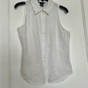 Chic linen  White Embroidered Sleeveless Blouse